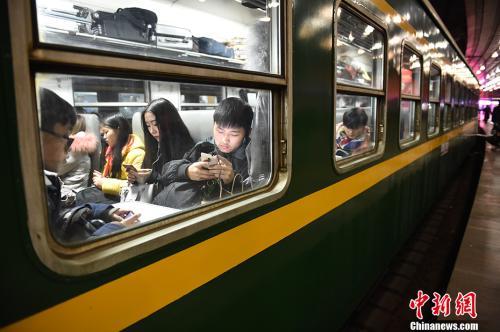 2019春運(yùn)大幕開啟：全國鐵路已售春運(yùn)車票3.83億張
